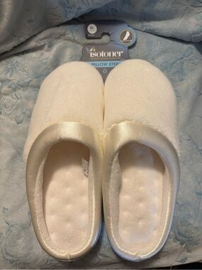 isotoner Women’s White Pillow Step Slip-On Slippers